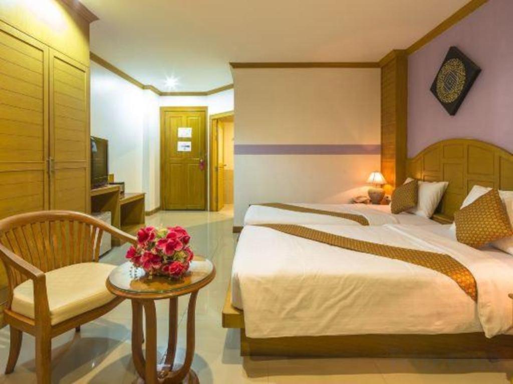 Azure Phuket Hotel Patong Exterior foto