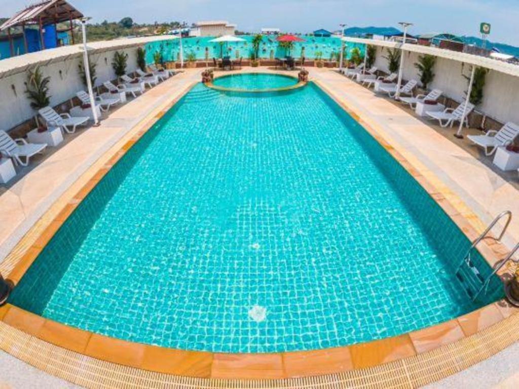 Azure Phuket Hotel Patong Exterior foto
