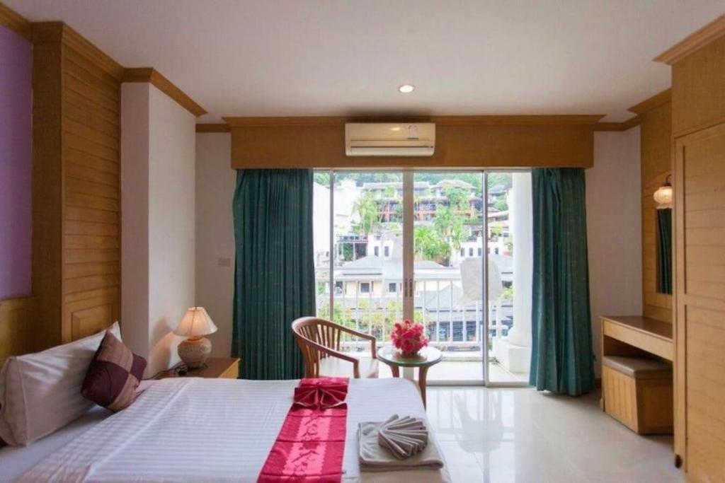 Azure Phuket Hotel Patong Exterior foto