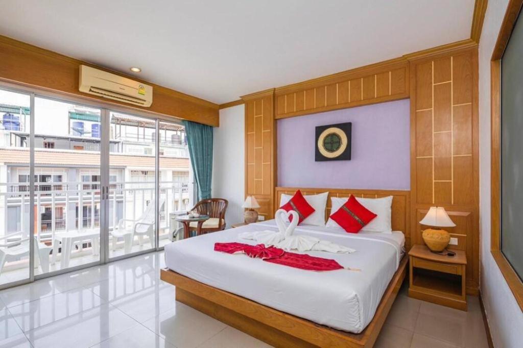 Azure Phuket Hotel Patong Exterior foto