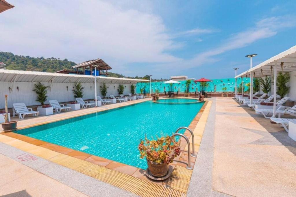 Azure Phuket Hotel Patong Exterior foto