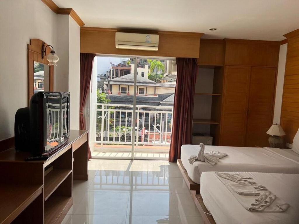Azure Phuket Hotel Patong Exterior foto